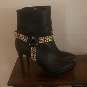 Jennifer Lopez Black Stiletto Ankle Boots with Gold Chain Trim Size 9
